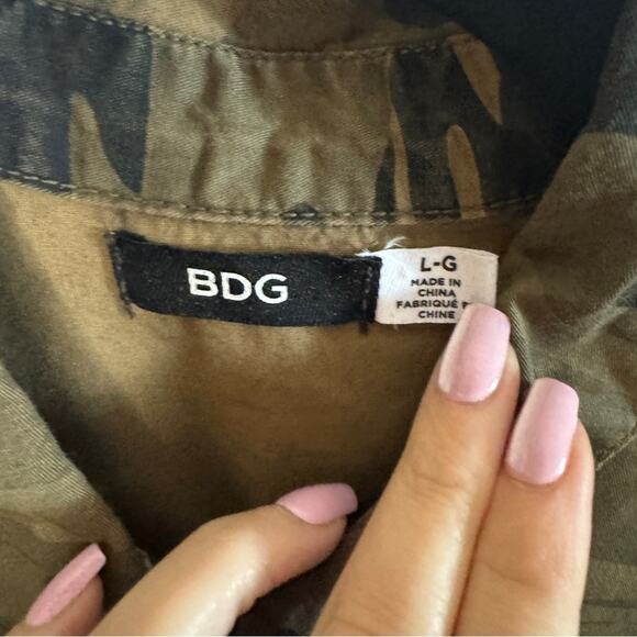 BDG Urban Outfitters camp button down sleeveless shirt - Picture 2 of 6